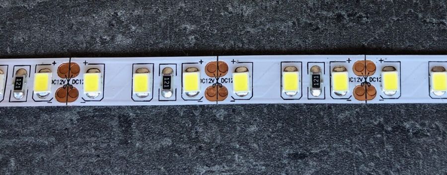 Лед стрічка Skarlat 12В 2835-120 14Вт 2650Лм LED LV 3000K IP44