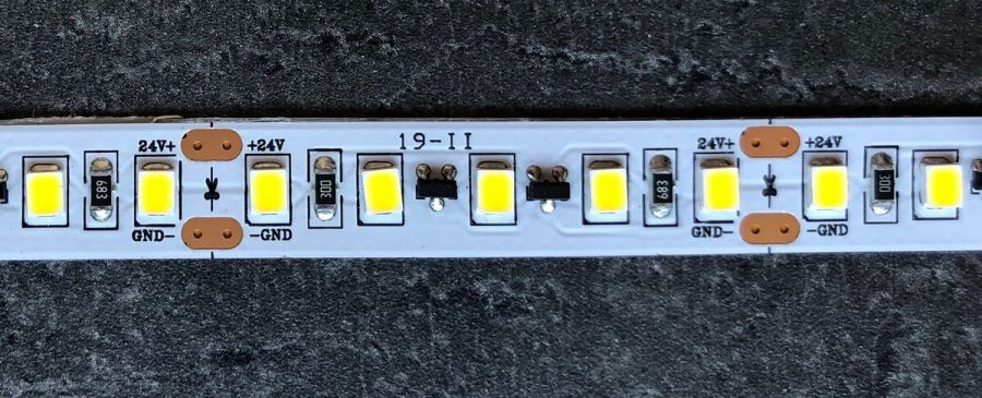 Лед стрічка Skarlat 24В 2835-120 12Вт 3150Лм LED WYJ 6000K IP20