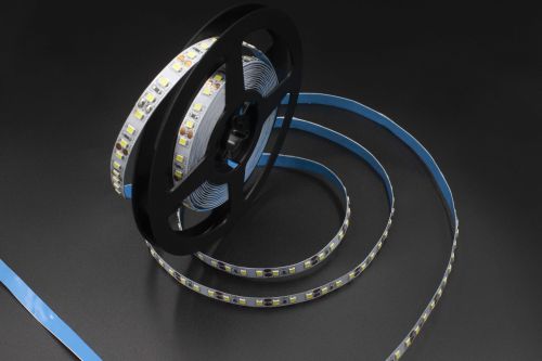 Лед стрічка Skarlat 12В 2835-120 14Вт 2650Лм LED LV 6000K IP20