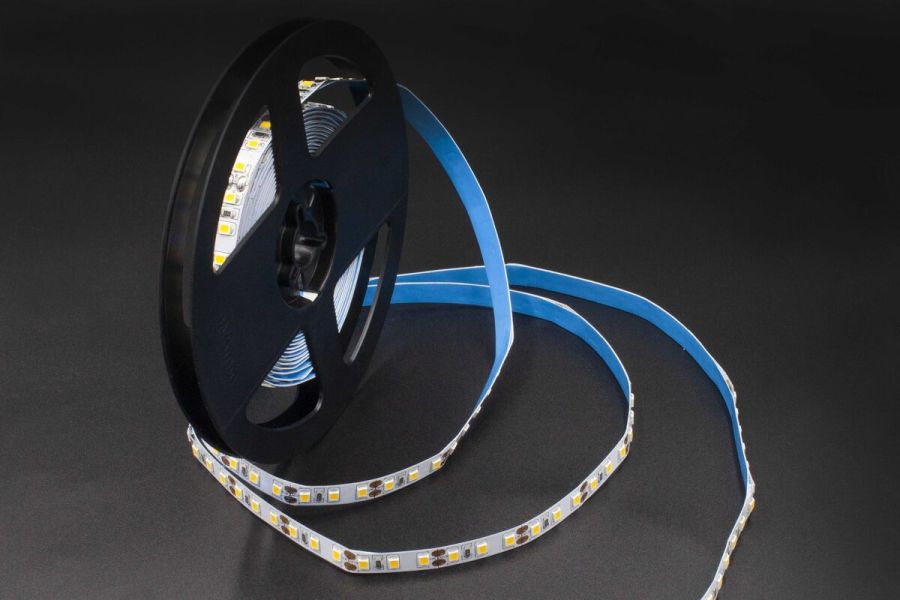 Лед стрічка Skarlat 12В 2835-120 14Вт 2650Лм LED LV 3000K IP44