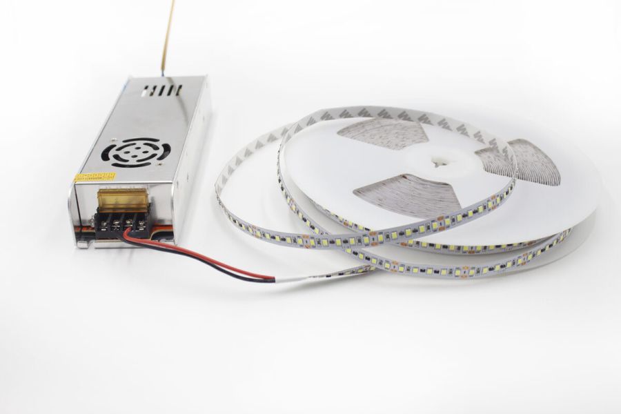 Лед стрічка Skarlat 24В 2835-120 12Вт 3150Лм LED WYJ 6000K IP20