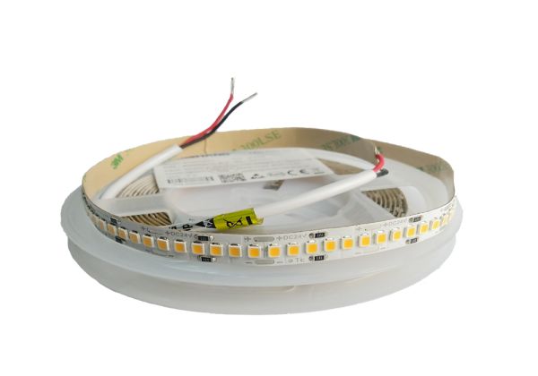 Лед стрічка RISHANG 24В 2835-240 28Вт RD00Q0TC-A-T 4000K CRI90 IP20
