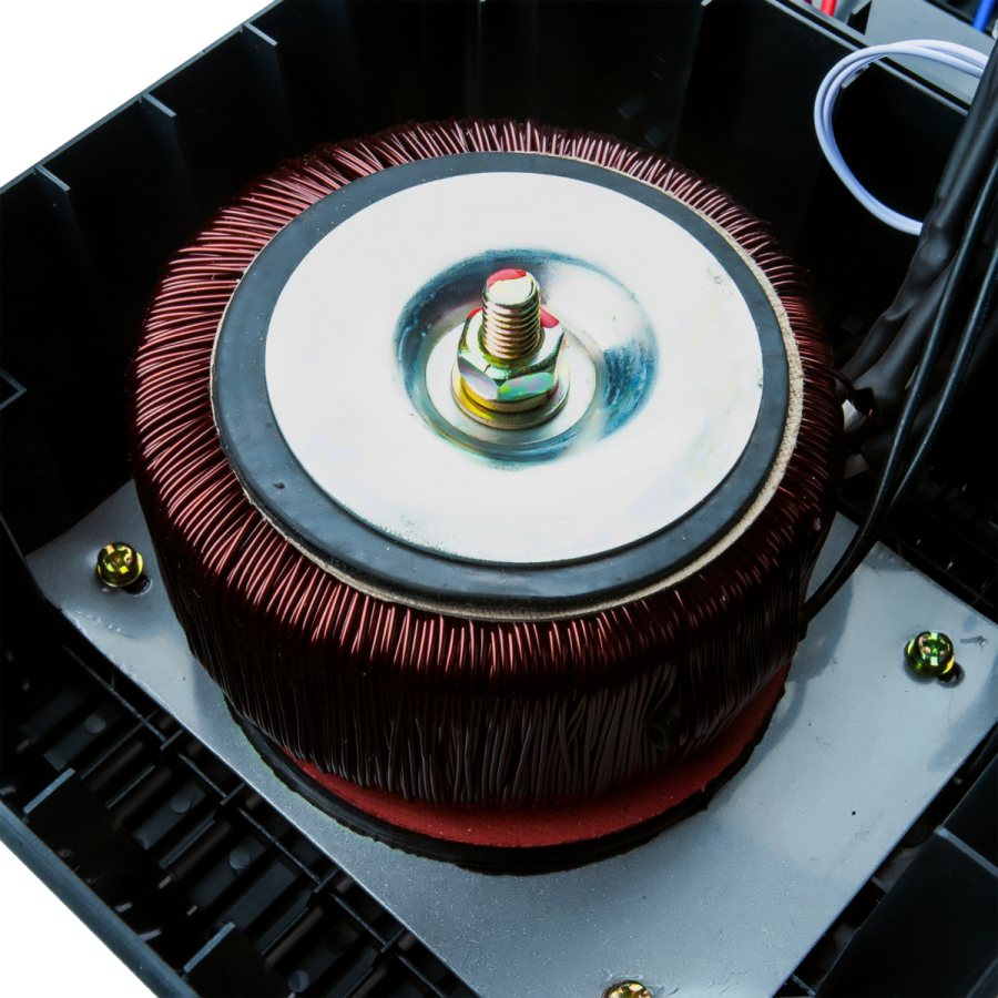 Стабилизатор напряжения LPT-1000RD (700W)