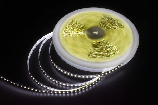 Лед стрічка Skarlat 24В 2835-120 12Вт 3150Лм LED WYJ 6000K IP20